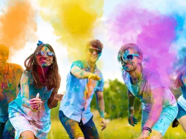 Holi 2024: দেশজুড়ে ছড়িয়ে পড়ে লাল-নীল, গোলাপি-কমলা আবির-গুলাল...