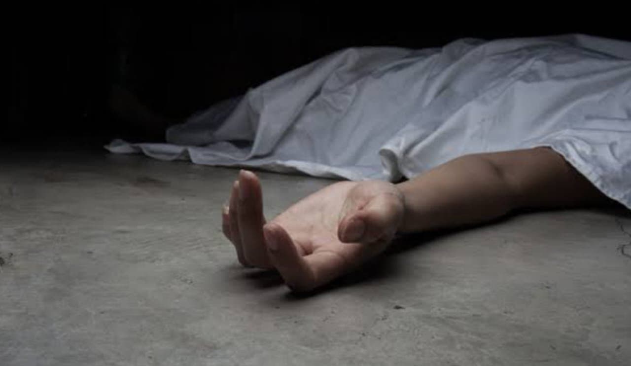 police personnel dead body found in parnasree