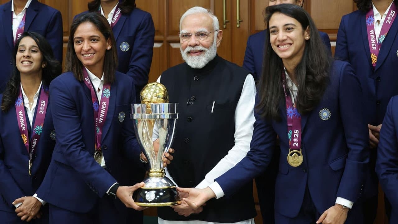  Prime Minister Narendra Modi Meets Indian Womens Cricket team after historic victory 