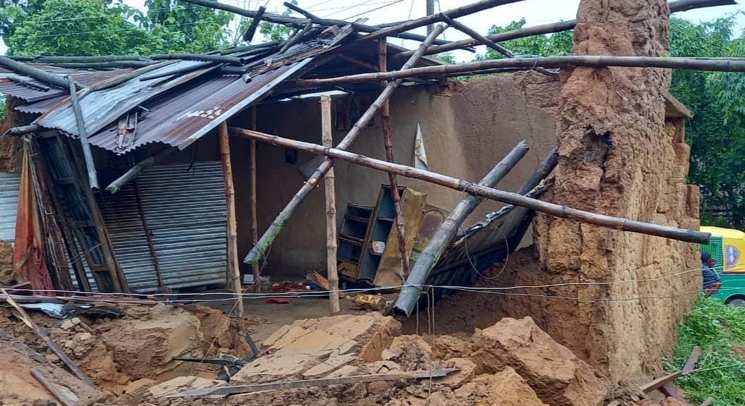 Rain :  আগরতলায় ভারী বৃষ্টি, মাটির ঘর ভেঙে মৃত ২