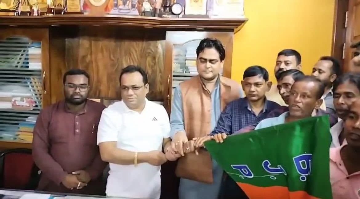 BJP: শহিদ দিবসের আগের দিন তৃণমূল ছাড়লেন এই নেতা, উল্লাস বিজেপি শিবিরে 