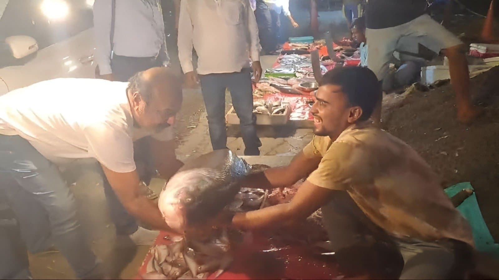 নদী থেকে জাল টেনে তুলতেই শোরগোল, কপাল খুলে গেল মৎস্যজীবীর!