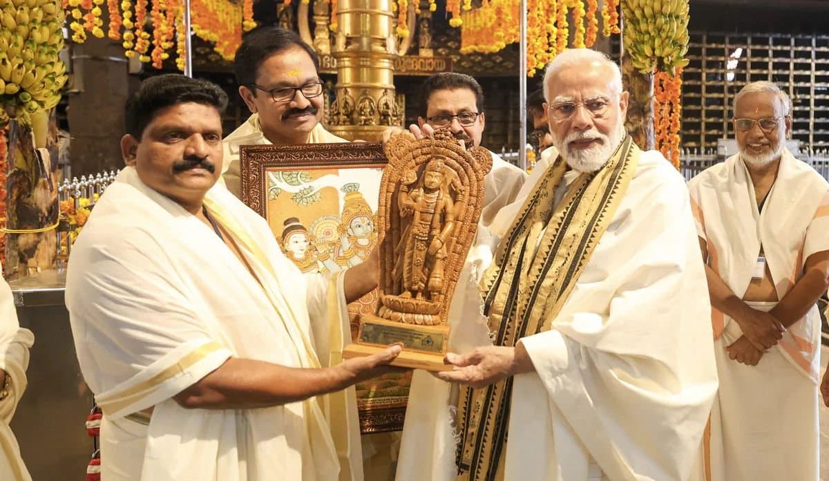  Kerala: কেরলের মন্দিরে মোদি, দেশবাসীর সুখ-সমৃদ্ধির জন্য প্রার্থনা 