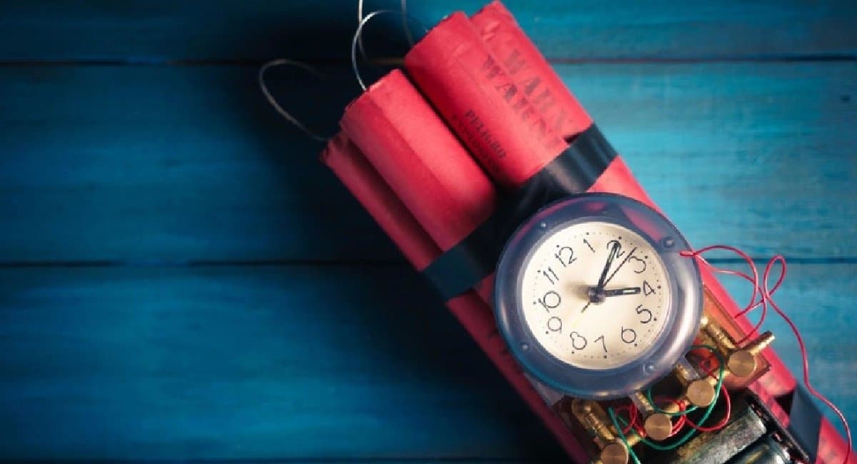 After delhi-schools-again Bengaluru schools-receive-bomb-threats