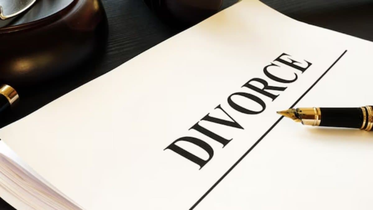 A Teacher of Uttar Pradesh appealed for fourth divorce in last two years in search of ideal partner