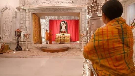 Ram Temple: অযোধ্যায় স্মৃতি, রাম মন্দিরে প্রার্থনা কেন্দ্রীয় মন্ত্রীর