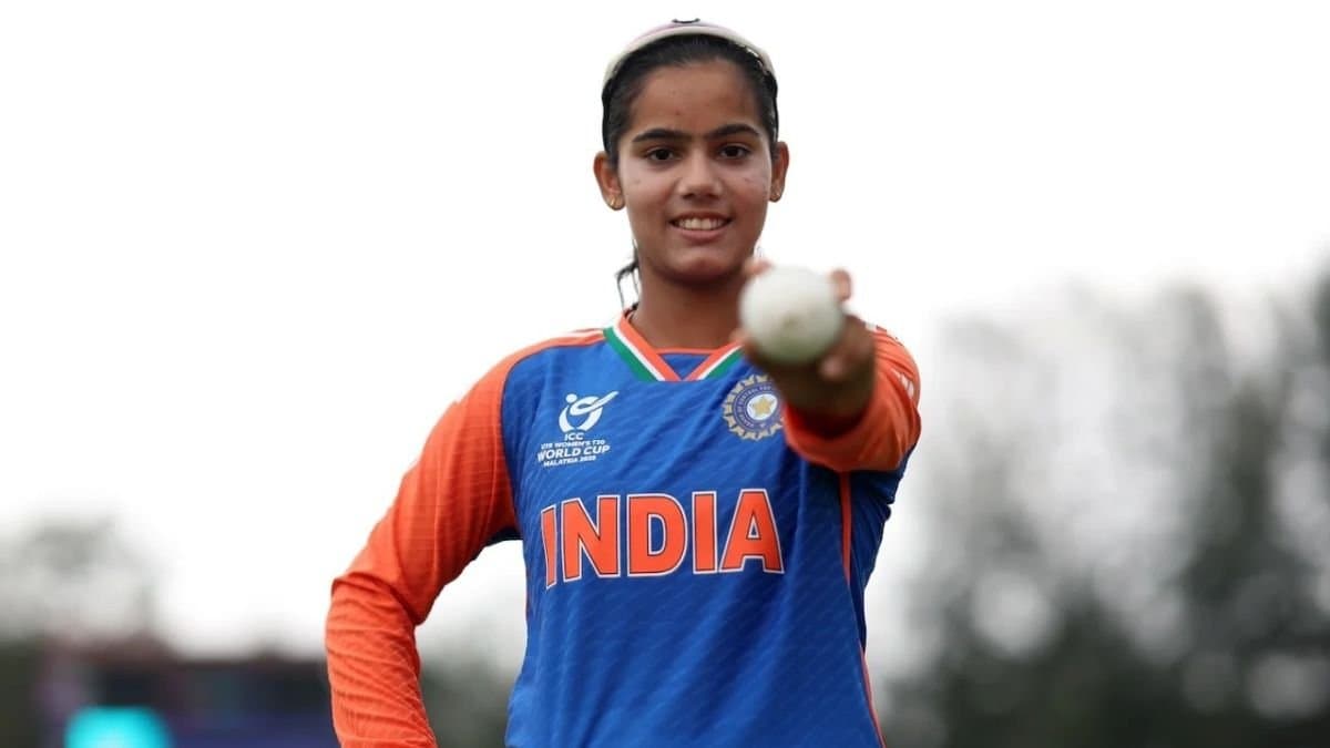 পাঁচ উইকেট নিয়ে স্বপ্নের অভিষেক বৈষ্ণবীর, বিশ্বকাপে ১৭ বলে ম্যাচ জিতল ভারত 