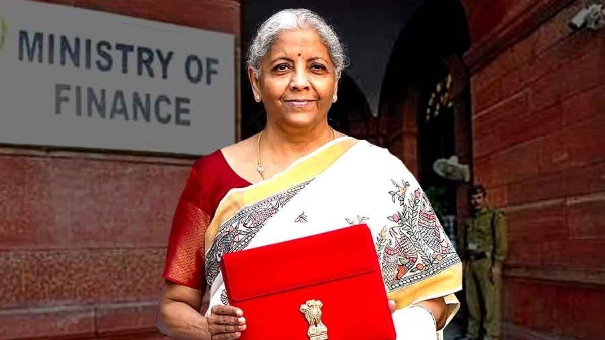Finance Minister nirmala sitharaman wears madhubani saree in union budget 2025 to pay tribute to dalit artists of bihar know the significance of this saree lif