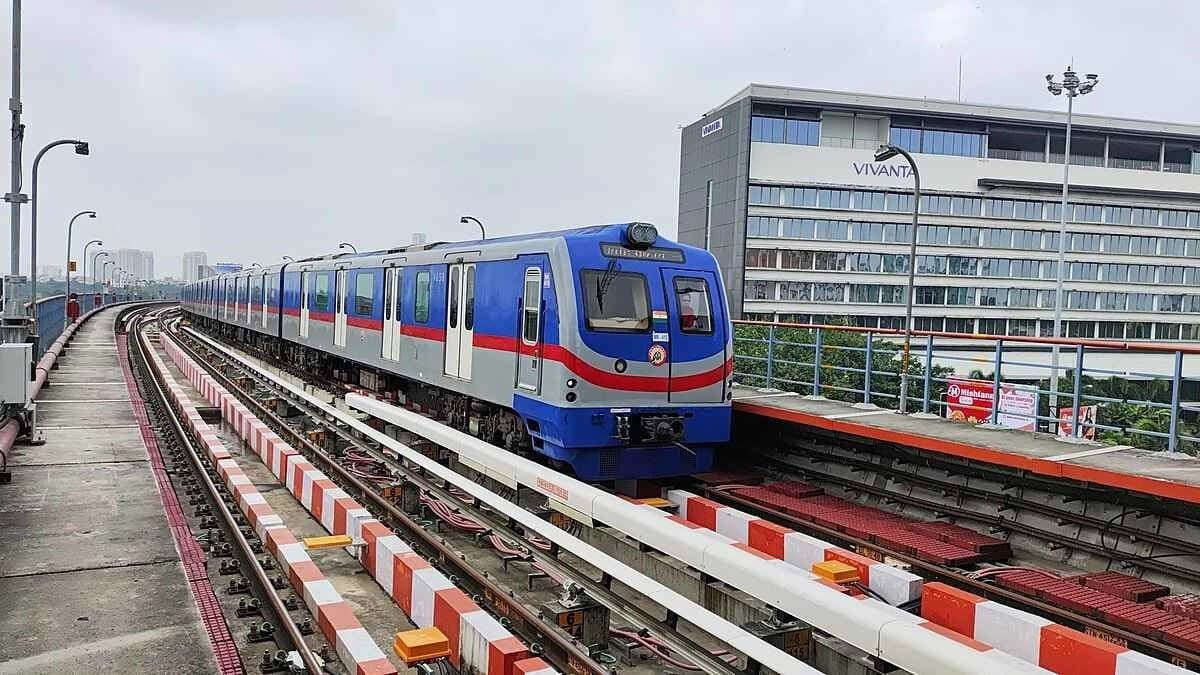 kolkata metro to run special services on kalipuja