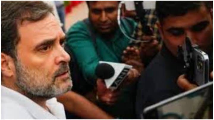 Rahul Gandhi: সাতসকালে আলিগড়ে রাহুল, দেখা করলেন হাথরাসের স্বজনহারাদের সঙ্গে 