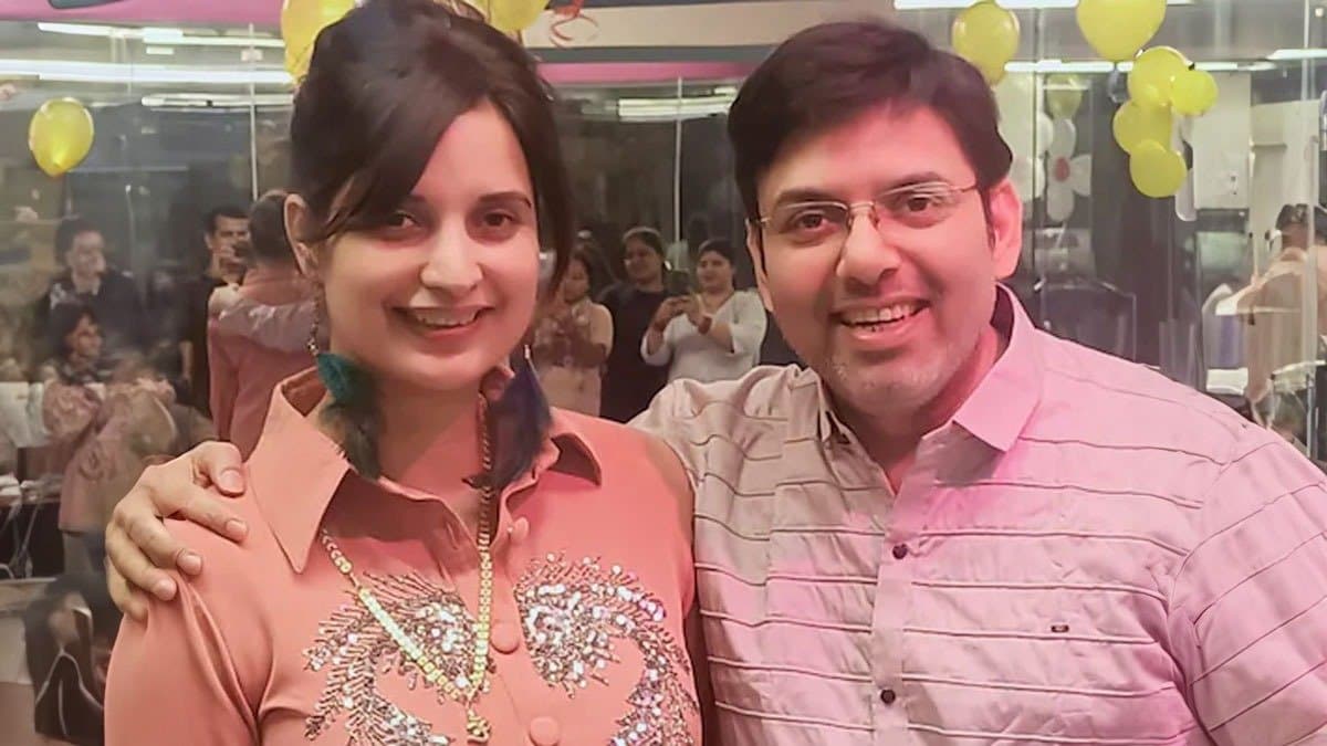 UP Couple Promises Elderly People Of Age Reversal, Cheats Them Of 35 Crore gnr