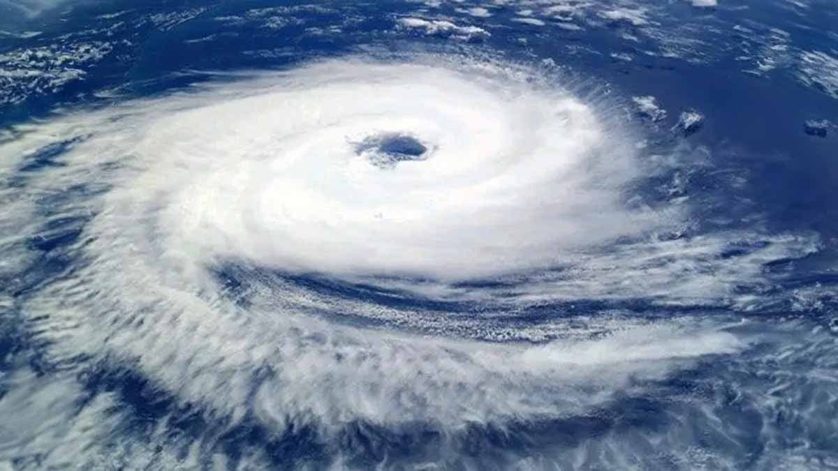 Cyclone alert Depression Over Bay Of Bengal To Hit Tamil Nadu Coast today gnr 