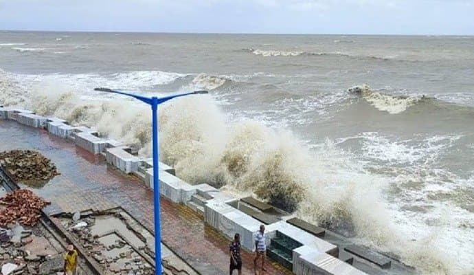 Weather Update: আজও উত্তাল সমুদ্র, মৎস্যজীবীদের জন্য জারি সতর্কতা, আগামী ৪৮ ঘণ্টা দক্ষিণবঙ্গে বৃষ্টির পূর্বাভাস 
