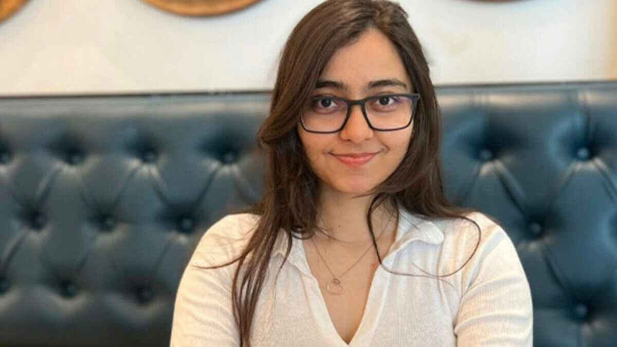 Woman first salary was hundred rupees now earning in crores gnr 