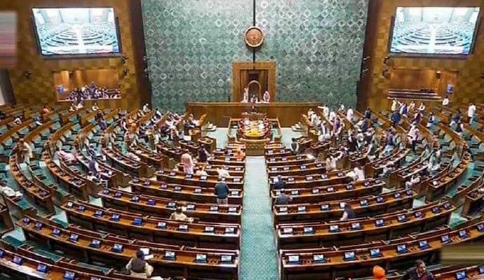 Parliament: সংসদের মকর দ্বারে ধর্নায় সাসপেন্ড সাংসদরা 