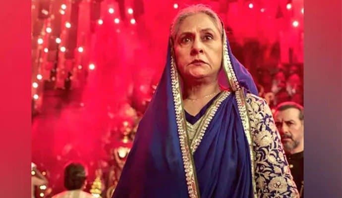 Jaya Bachchan: অমিতাভের সঙ্গে বিয়ে না হলে কেউ চিনতেন না জয়াকে? শোরগোল নেটপাড়ায়! 