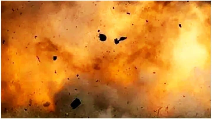 Kolaghat: কোলাঘাটে বেআইনি বাজির কারখানায় বিস্ফোরণ 