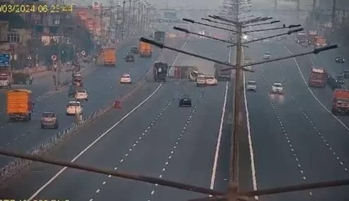 ট্রাকের সঙ্গে ধাক্কা এসইউভির, নিহত ২ শিশুসহ ৩