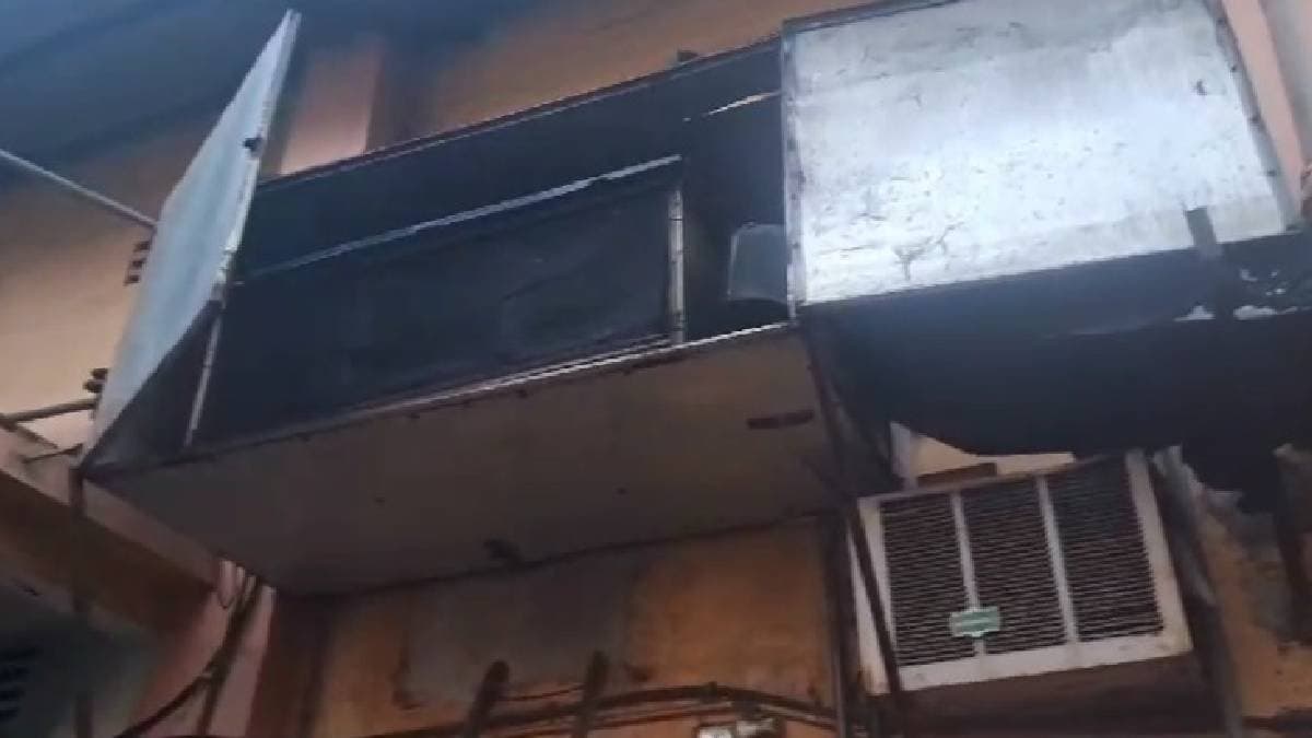 Fire Erupts Inside Cinema Hall During Screening as Panicked Audience Flees for Safety gnr