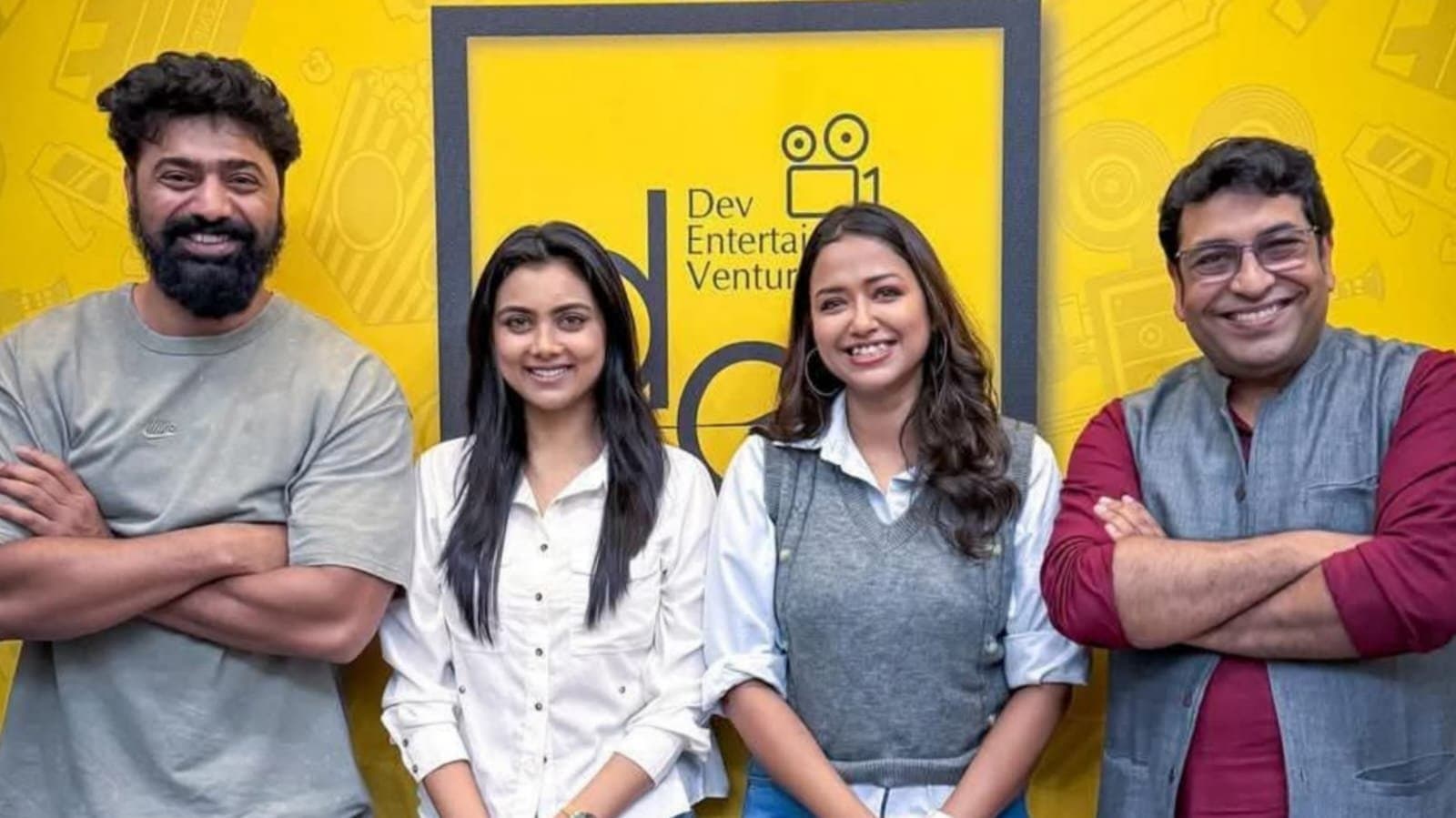 idhika paul and sohini sarkar will be seen with dev in upcoming bengali movie raghu dakat ent