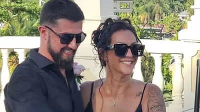 Man Proposes 43 Times Over Seven Years Before Girlfriend Says Yes 