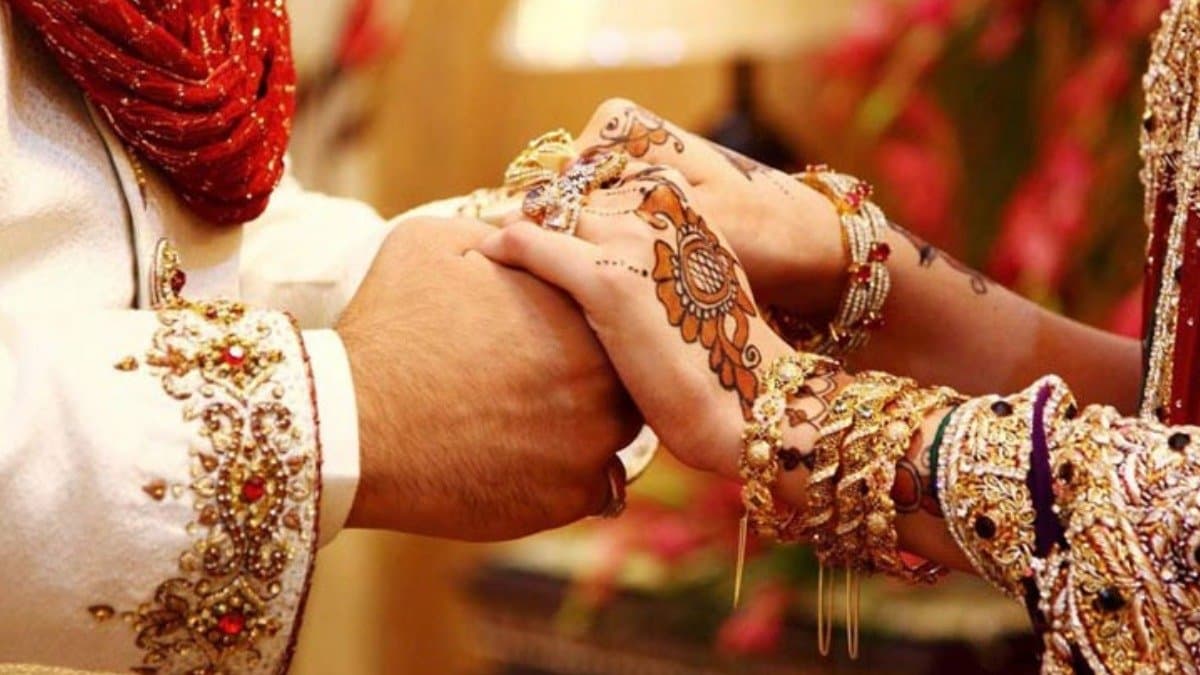  Father Liked his daughter in law celebrated the wedding night in front of his son the young man s desires were unfulfilled lif
