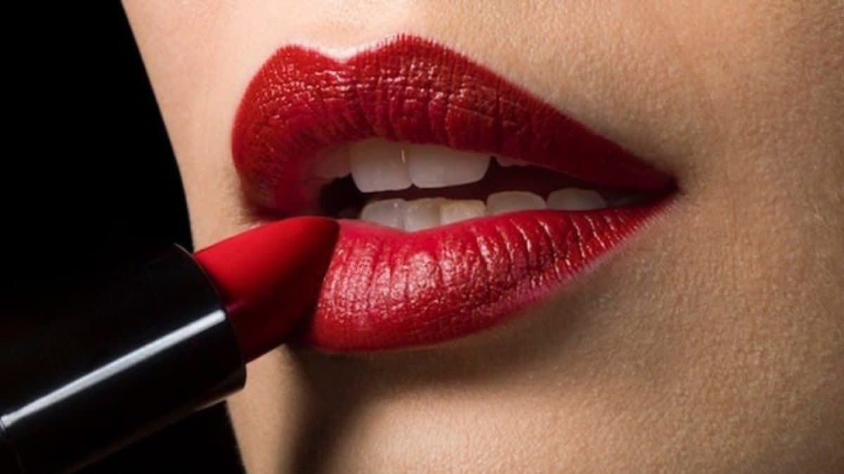 How to apply lipstick perfectly to last longer lif