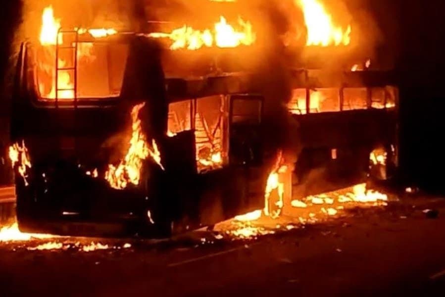 Public Bus Caught Fire: খড়গপুরে অগ্নিদগ্ধ ওড়িশাগামী যাত্রীবাহী বাস