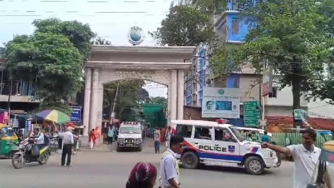 Girl Physically Assaulted during treatment in Barasat Hospital 