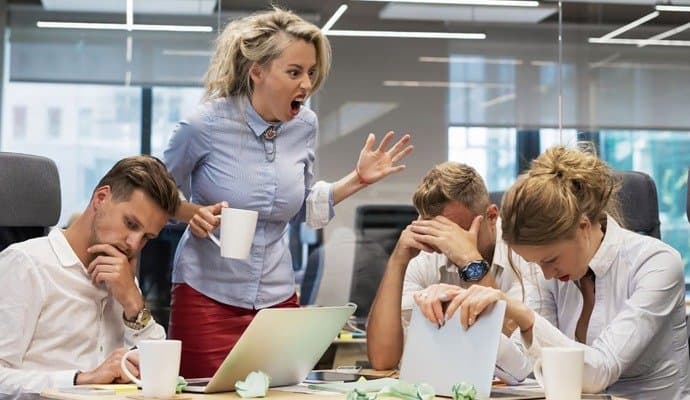 Work Place Hacks: কর্মক্ষেত্রে সমালোচনার মুখোমুখি দাঁড়াবেন কীভাবে? কী পরামর্শ দিচ্ছেন থেরাপিস্ট?