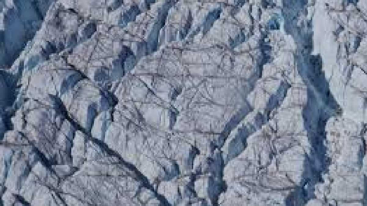 Greenland ice is cracking more rapidly in the world gnr 