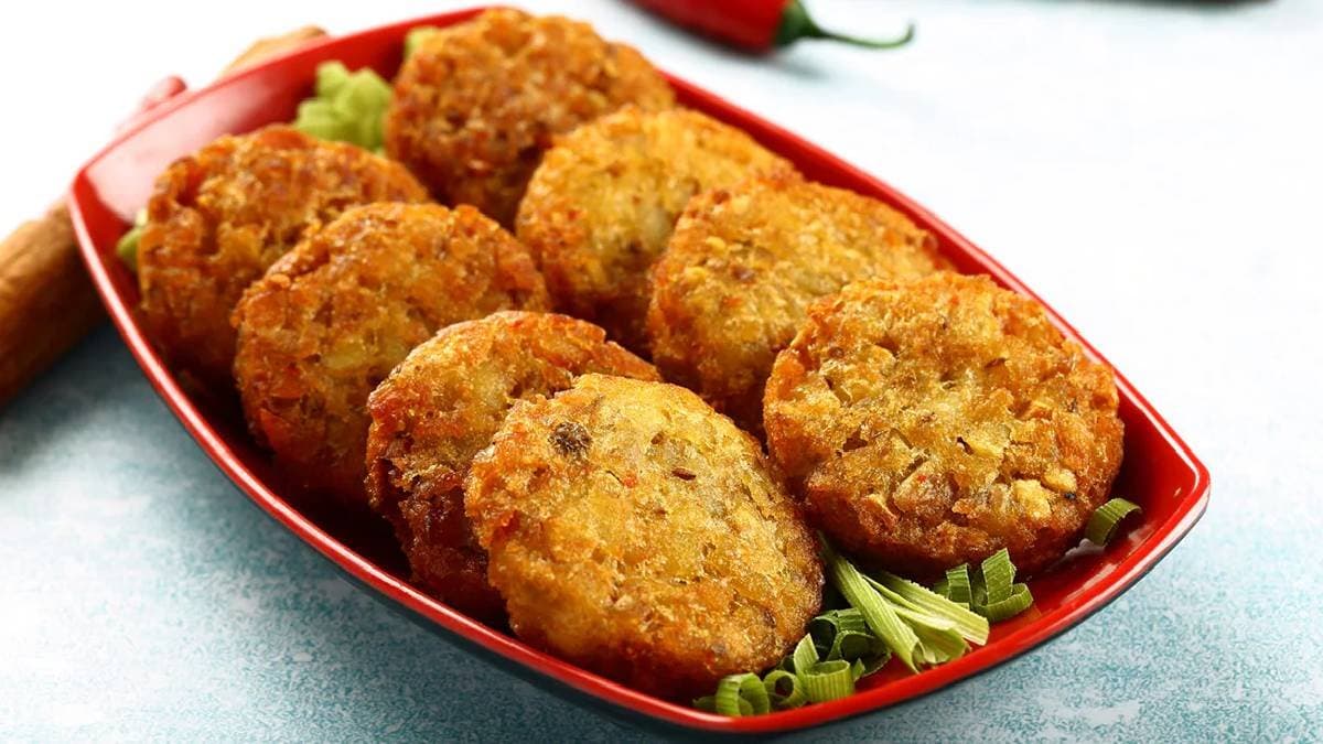 Simple Tiffin recipe for kids: Bread aloo Tikki