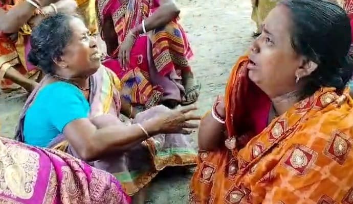 Dies: মাটির দেওয়াল ভেঙে ‌মৃত ঠাকুমা ও নাতনি