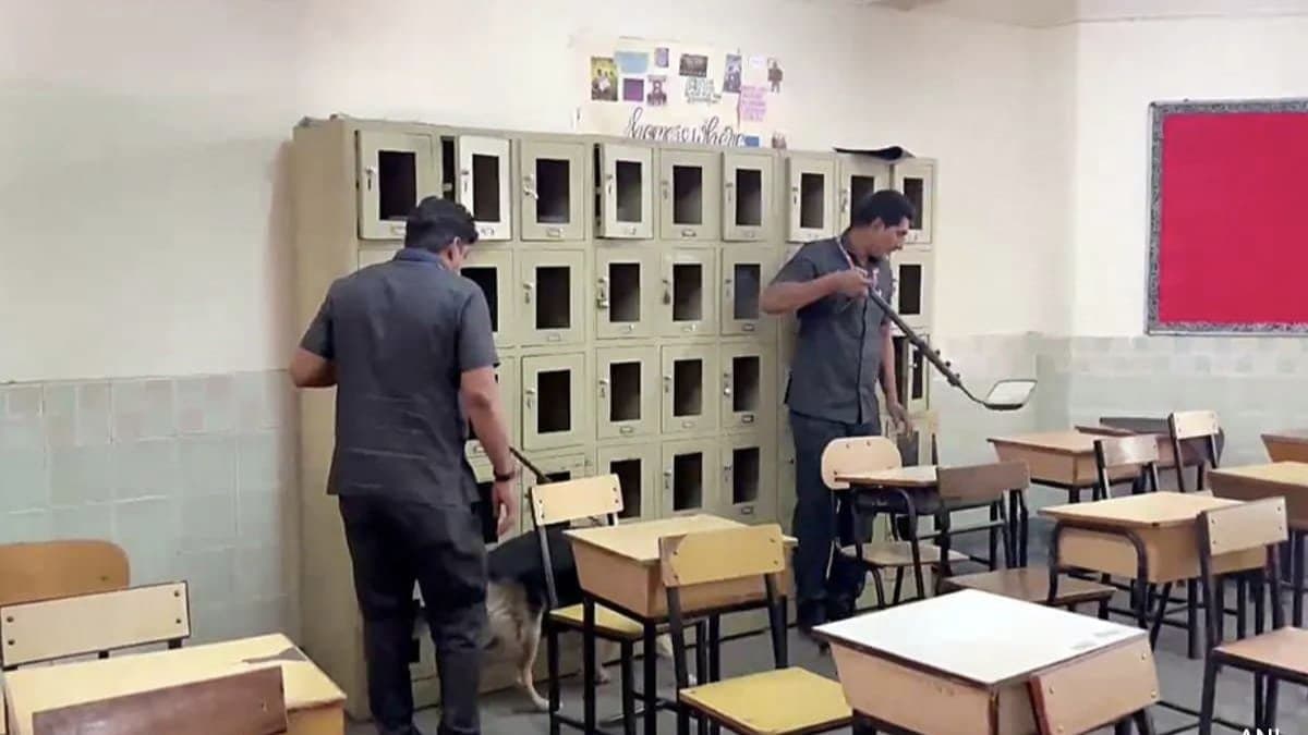 Over 40 Delhi Schools Get Bomb Threat, Students Sent Back gnr 