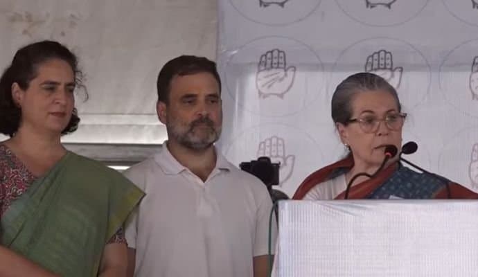 CONGRESS: আমেথি পুনরুদ্ধারে মরিয়া কংগ্রেস, রায়বরেলিতে পুত্রের প্রচারে সোনিয়া