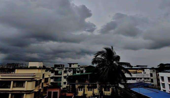 Mercury plunges down by 5 degrees, rainfall expected across Bengal