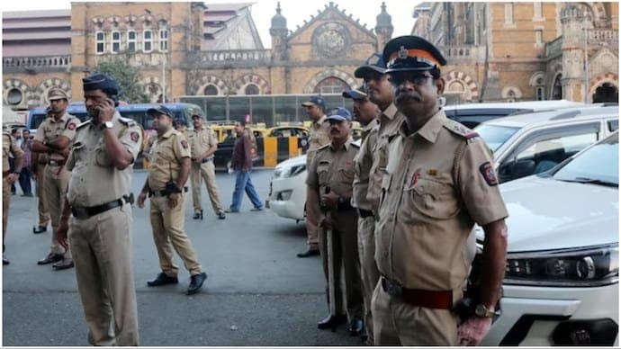 Mumbai: বর্ষবরণের রাতে বোমা হামলার হুমকি, মুম্বইয়ে জারি উচ্চ সতর্কতা