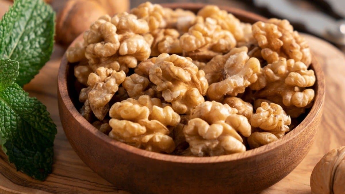 How many walnuts should you consume in a day