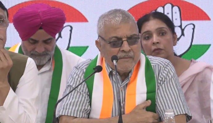 AAP: লোকসভা ভোটের আগে কংগ্রেসে প্রাক্তন আপ সাংসদ 