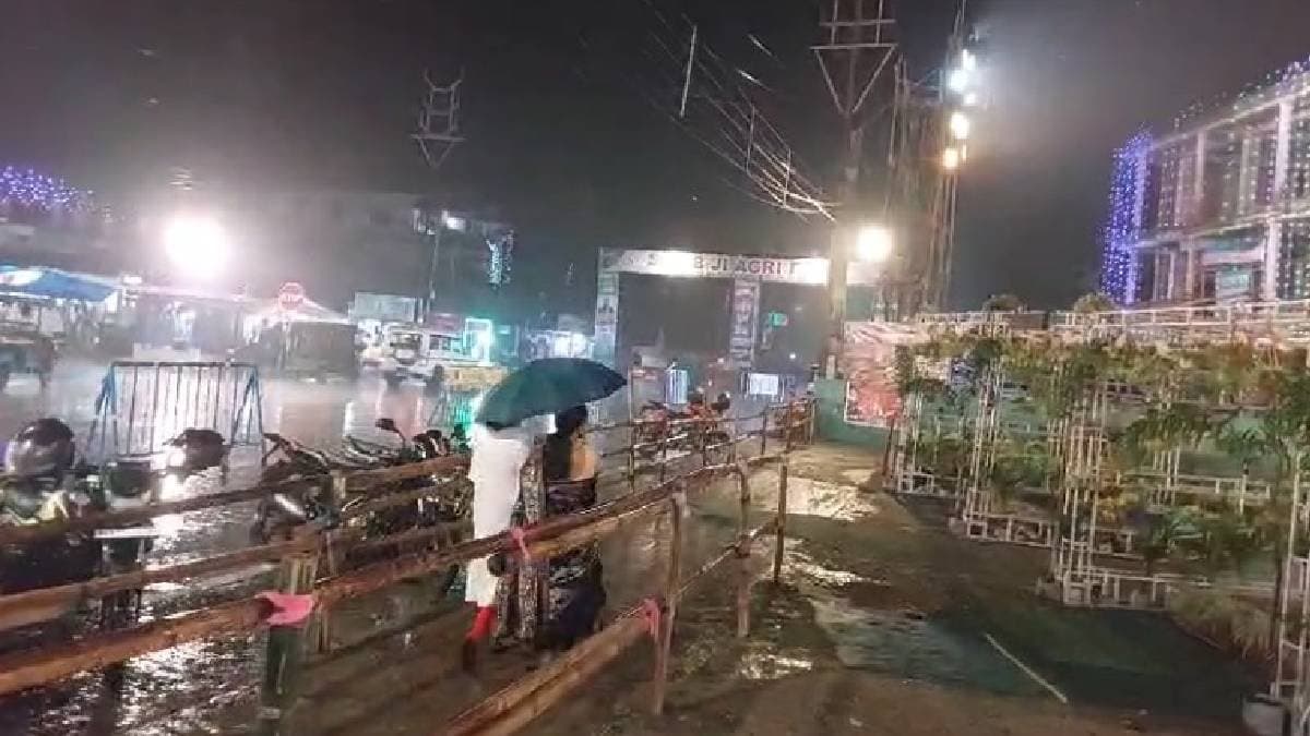 Rain Damps the Festivities of the Festival of Lights in Jalpaiguri gnr