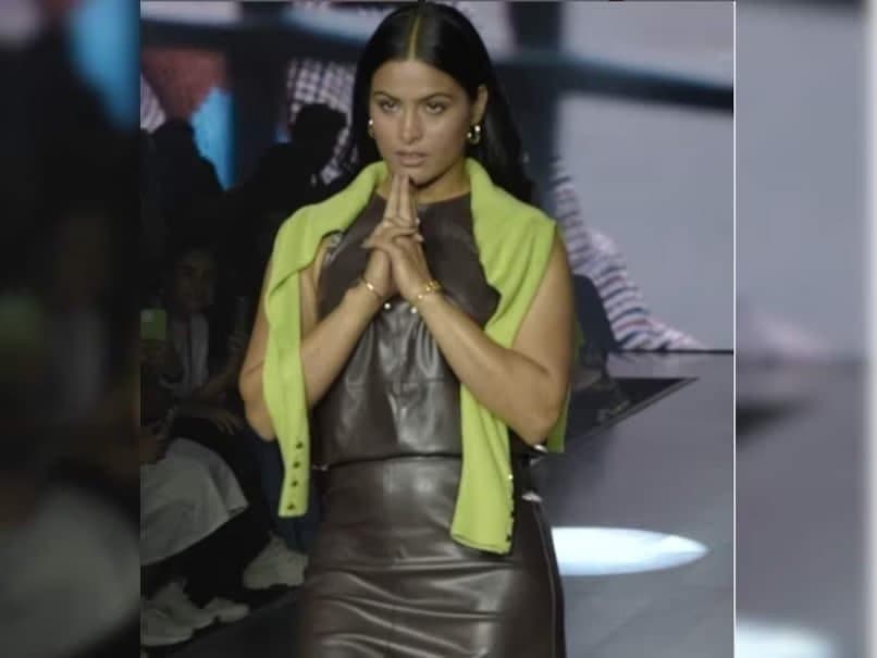 Manu Bhaker criticised for walking the ramp, shooter's straight response spt 