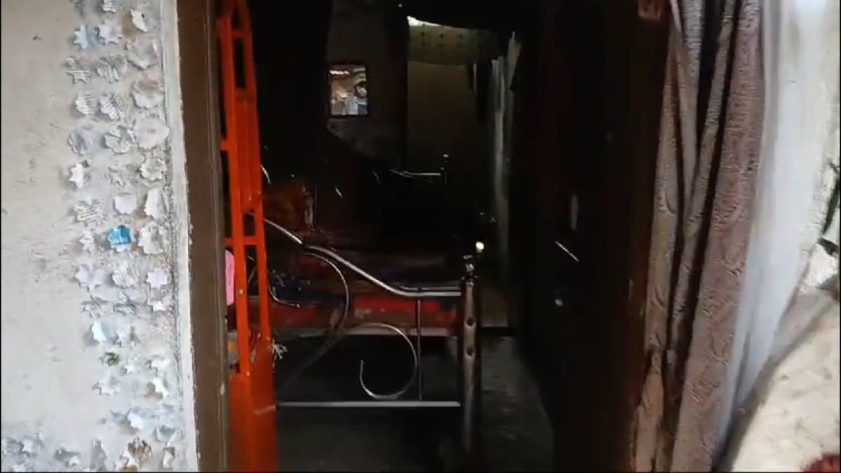 A family occupied public urinal in protest gnr