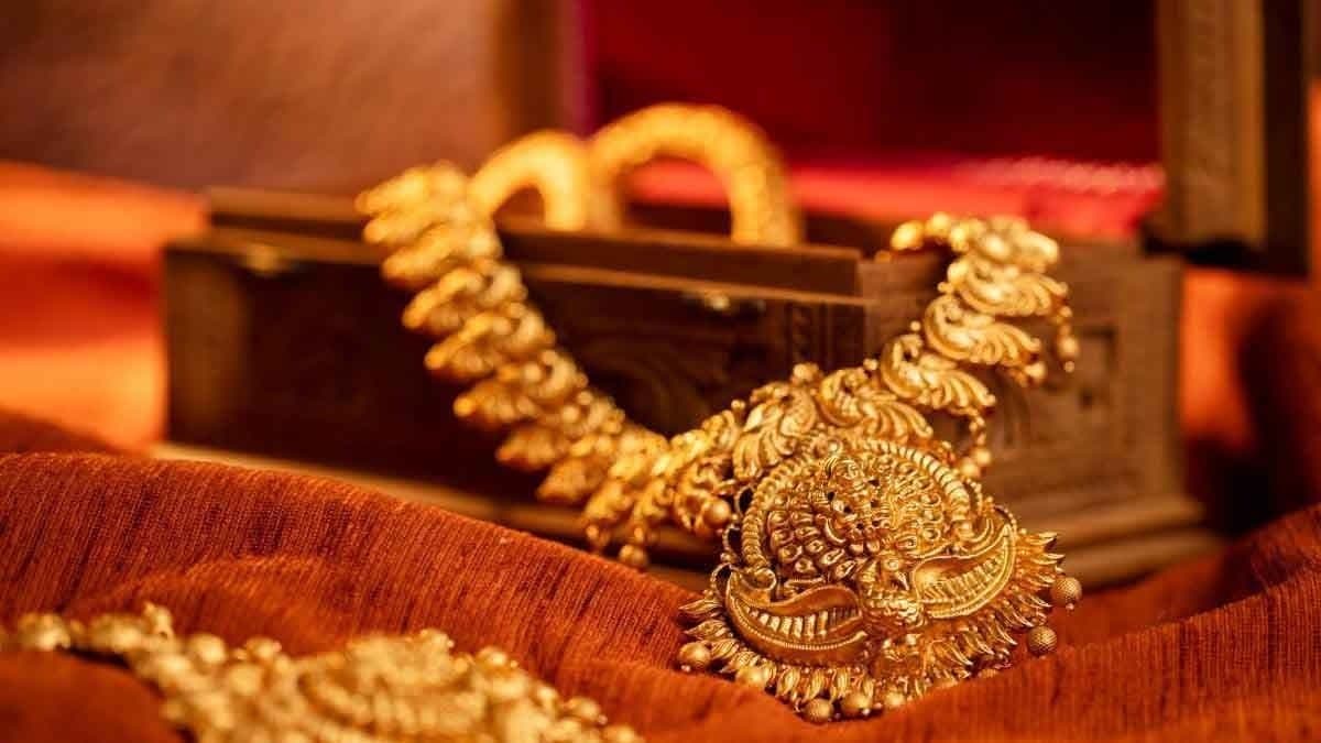 Gold rate slightly decreased in kolkata on 16th august 2025