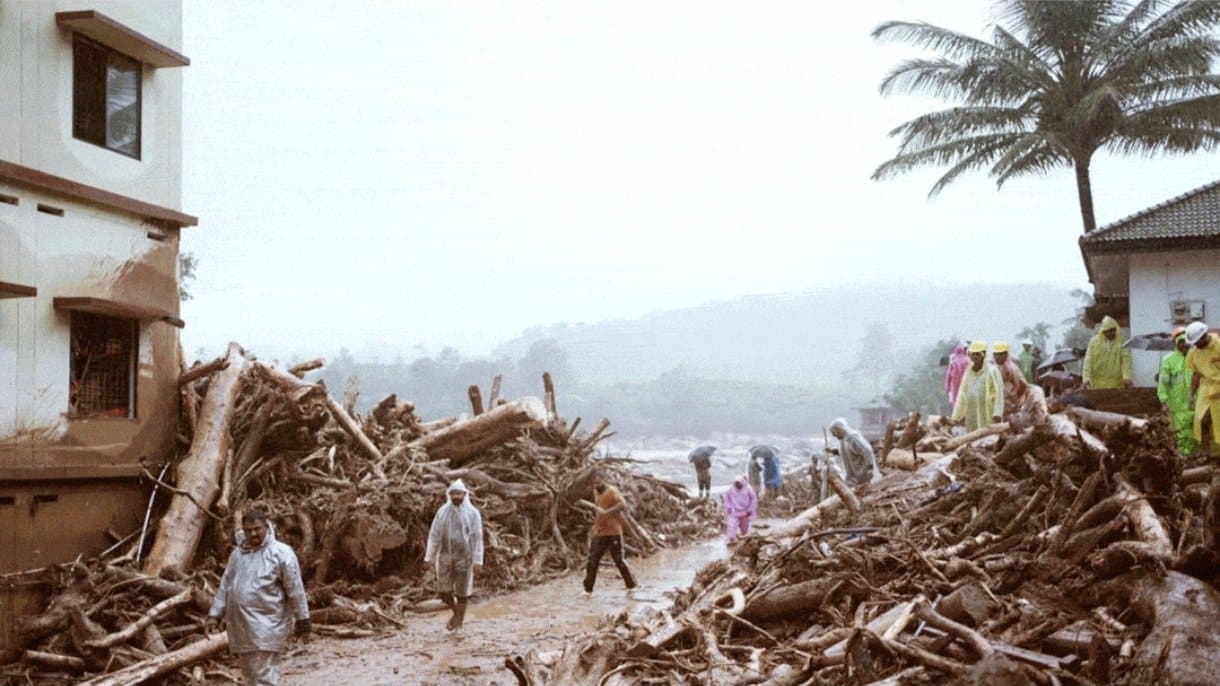 Wayanad Landslides: ঘুমের মধ্যেই জলের তোড়ে ভেসে অধিকাংশের মৃত্যু! ওয়েনাড়ে মৃত বেড়ে ১০৬, দু'দিনের শোক পালনের ঘোষণা 