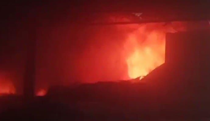 Fire: সাতসকালে বাঁকুড়ার চালকলে বিধ্বংসী অগ্নিকাণ্ড, ব্যাপক ক্ষয়ক্ষতির আশঙ্কা 