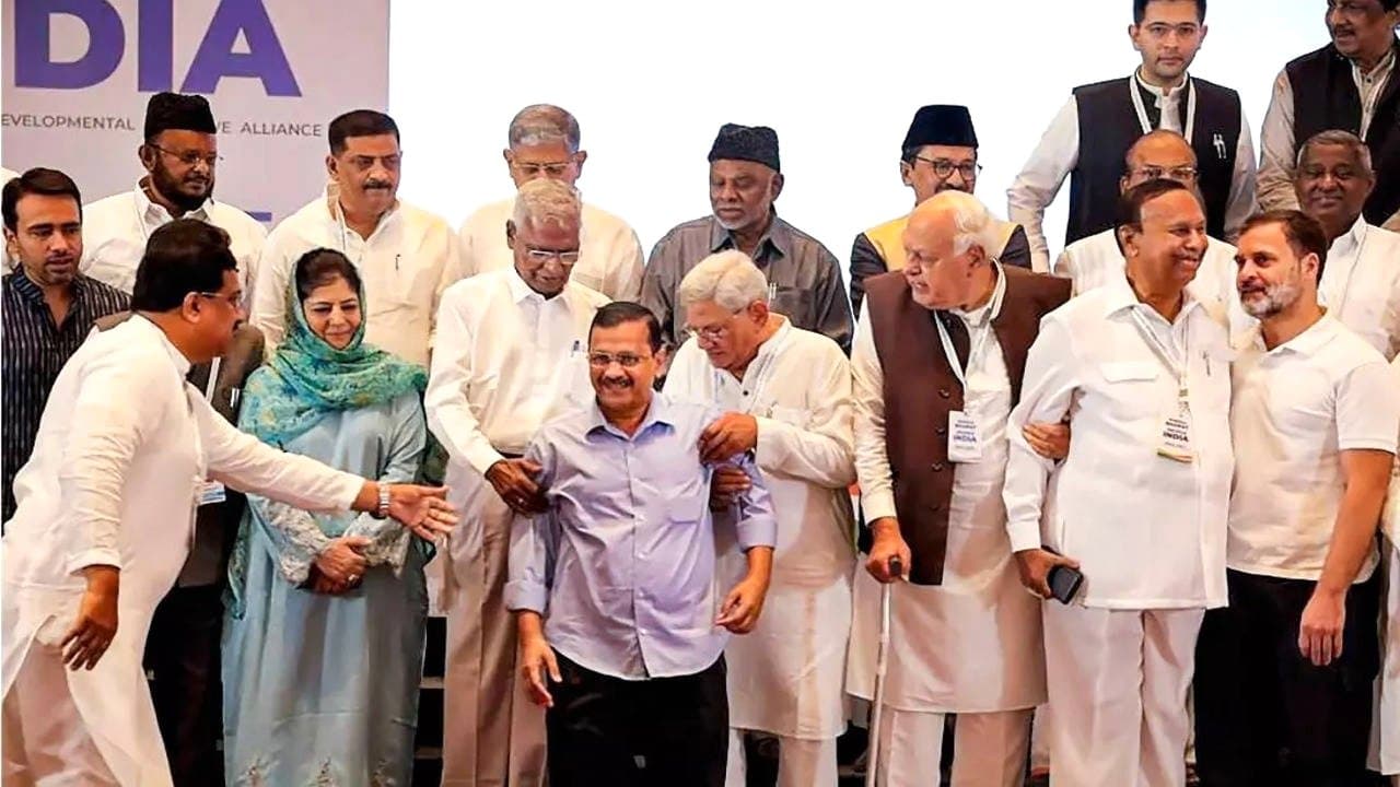 Arvind Kejriwal: বিরোধীদের কণ্ঠরোধ করাই লক্ষ্য, কেজরিওয়ালের গ্রেপ্তারির পর সরব ইন্ডিয়া জোট 