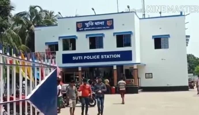 মুর্শিদাবাদে রেলের জমিতে ডাকাতি করতে এসে পুলিশের হাতে ধৃত ৫ 
