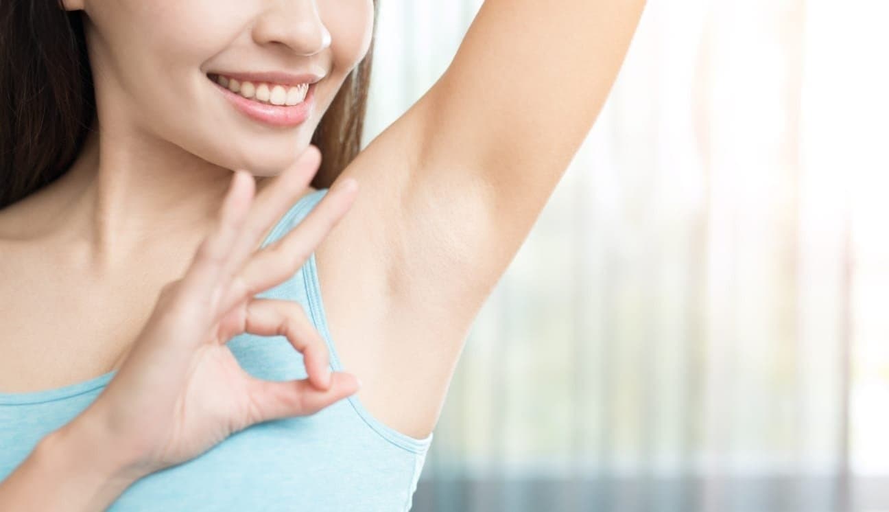 This method can reduce the darkness of your underarms and make the place brightening and soft lif