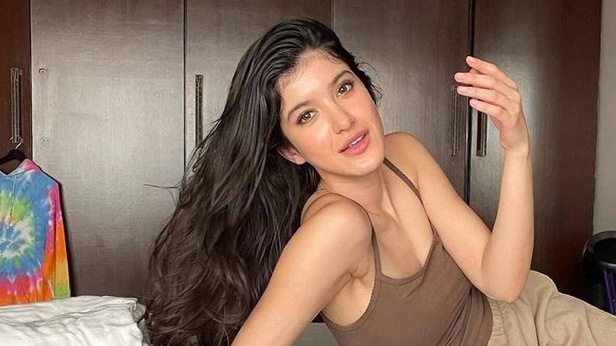 Shanaya Kapoor Embraces Criticism Ahead of her movie Debut