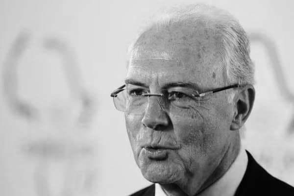 Franz Beckenbauer: চলে গেলেন বেকেনবাওয়ার, বিশ্বফুটবলে‌ আবার নক্ষত্রপতন